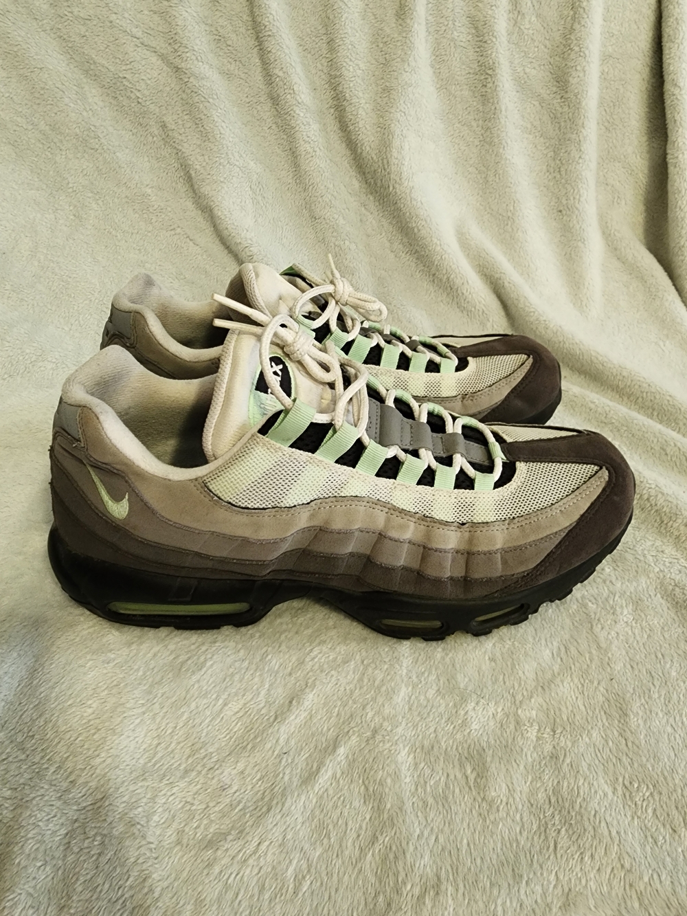 Nike Men's Air Max 95 in Beige, Brown, and Mint